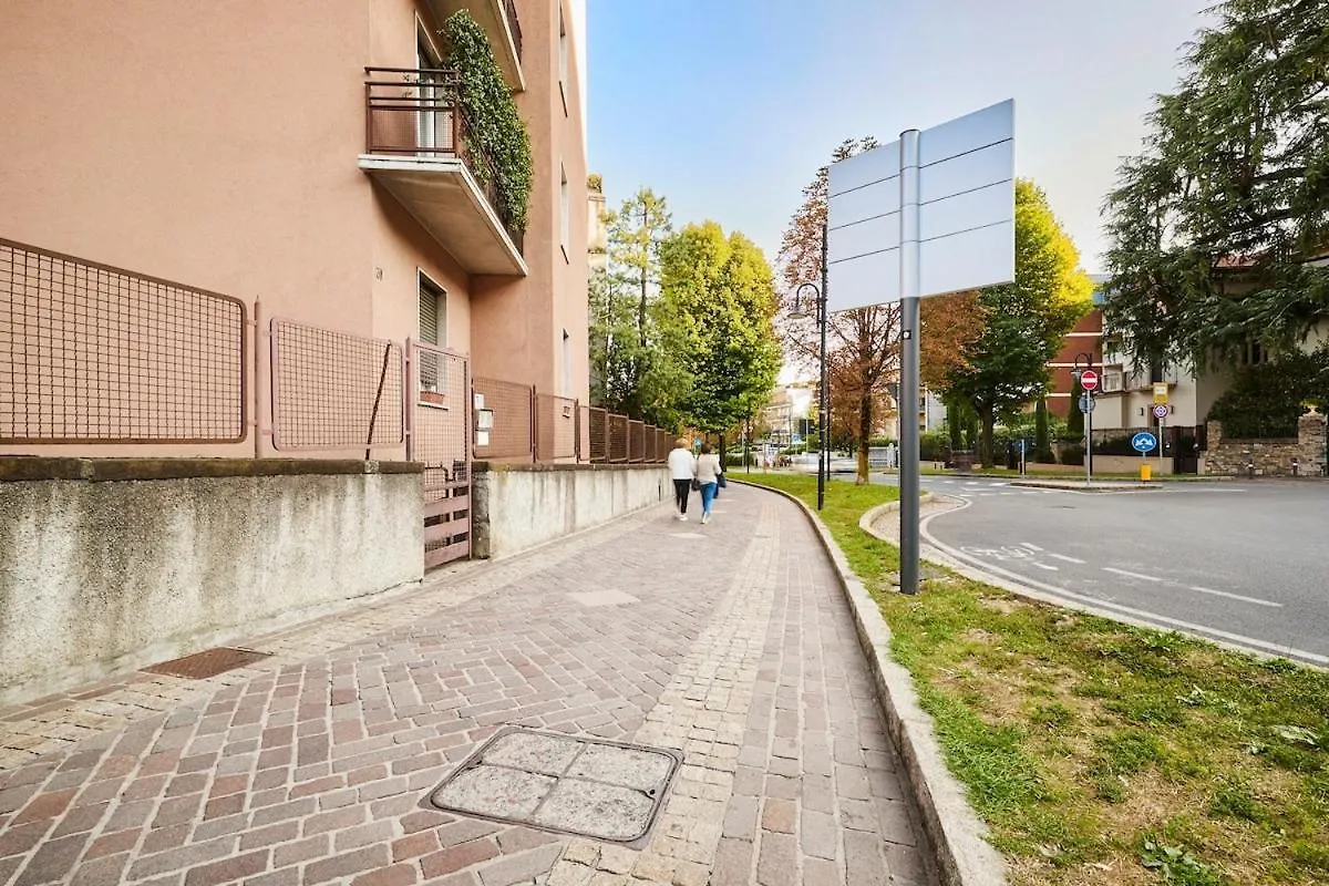 100M Dalla Funicolare Di Citta Alta- 10 Ospiti Bergamo 0*,  Italy